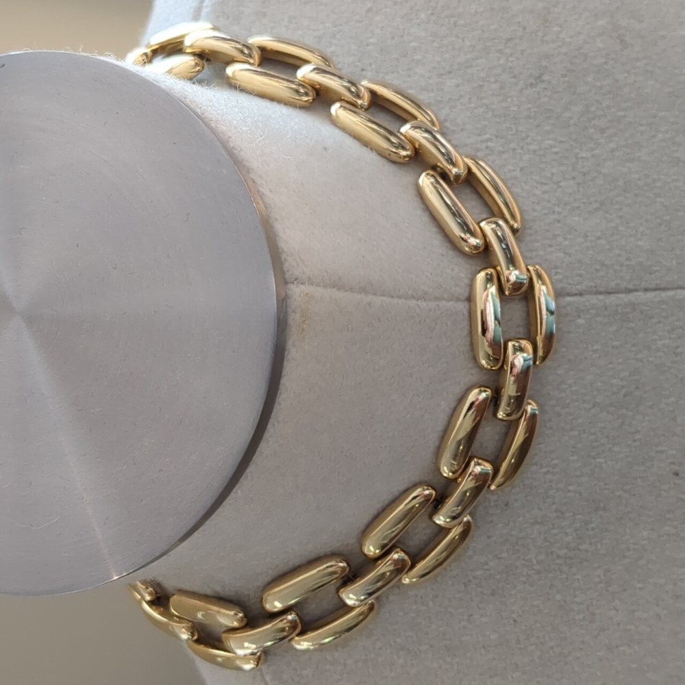 Gold tone link chocker